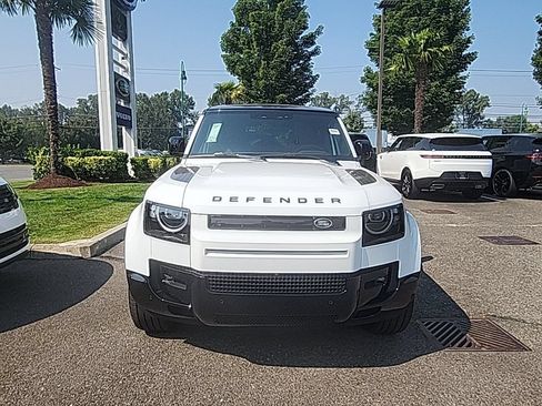 New 2026 Land Rover Defender 110 X-Dynamic SE AWD/4WD image 9