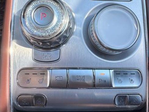 Used 2025 Genesis G90 3.5T image 18