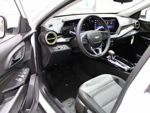 New 2026 Chevrolet Trax LT w/ Driver Confidence Package FWD image 2