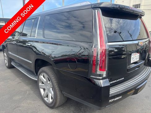 Used 2020 Cadillac Escalade ESV Luxury RWD image 5