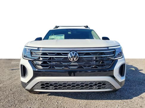 New 2026 Volkswagen Atlas Peak Edition AWD/4WD image 3