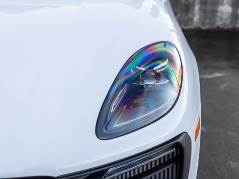 Certified 2023 Porsche Macan S image 16