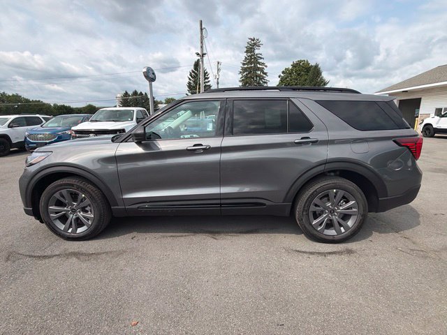 Used 2026 Ford Explorer Active w/ Active Comfort Package AWD/4WD image 3