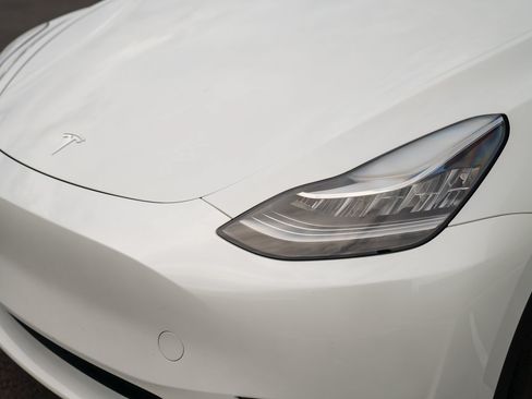 Used 2023 Tesla Model Y Long Range AWD/4WD image 28