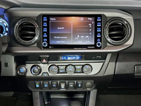 Used 2022 Toyota Tacoma TRD Sport w/ Technology Package AWD/4WD image 11