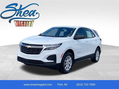 Used 2022 Chevrolet Equinox LS w/ Driver Confidence II Package AWD/4WD image 1