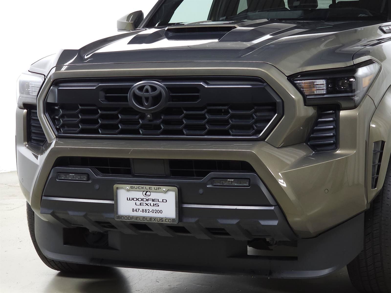 Used 2024 Toyota Tacoma TRD Sport w/ TRD Sport Premium Package AWD/4WD image 3
