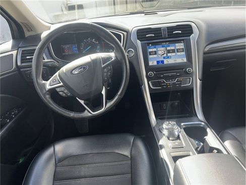 Used 2017 Ford Fusion SE w/ Equipment Group 201A image 12