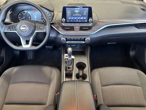 Used 2025 Nissan Altima 2.5 SV FWD image 13