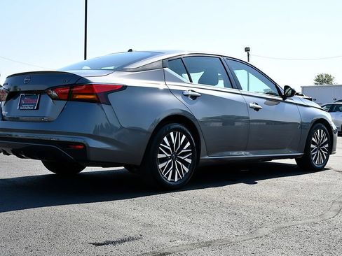 Used 2024 Nissan Altima 2.5 SV FWD image 7