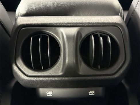 Used 2022 Jeep Wrangler Unlimited Sahara image 34