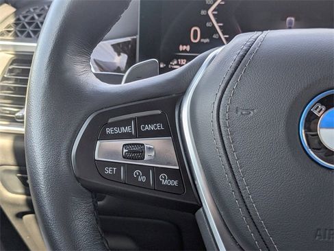 Used 2025 BMW X5 xDrive50e image 28