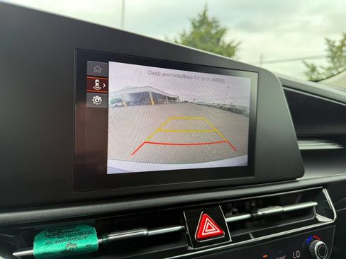 Certified 2024 Kia Niro LX FWD image 28