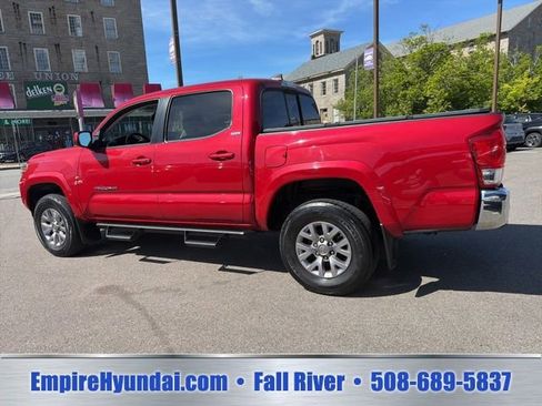 Used 2016 Toyota Tacoma SR5 w/ SR5 Appearance Package (SN) AWD/4WD image 2