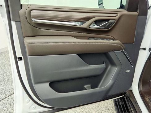 Used 2024 GMC Yukon Denali w/ Denali Reserve Package image 11