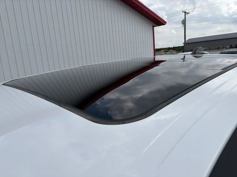 Used 2023 RAM 1500 Laramie AWD/4WD image 12