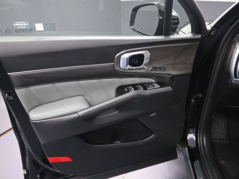 Certified 2025 Kia Sorento SX Prestige w/ Sage Leather Package image 10