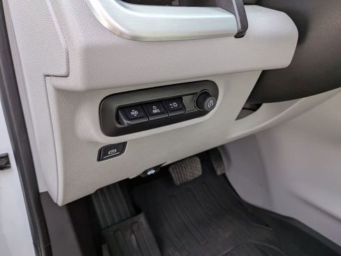 Used 2023 GMC Terrain SLT w/ Tech Package image 15