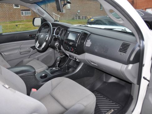 Used 2015 Toyota Tacoma Base 4x2 4dr Access Cab 6.1 ft w/ Convenience Package image 25