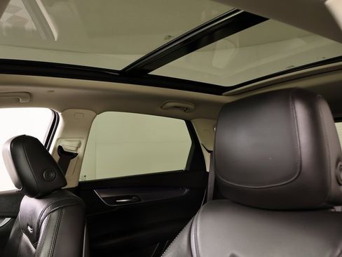 Used 2018 Cadillac XT5 Premium Luxury image 16