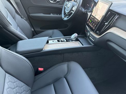 New 2026 Volvo XC60 B5 Core w/ Climate Package PRO AWD/4WD image 17