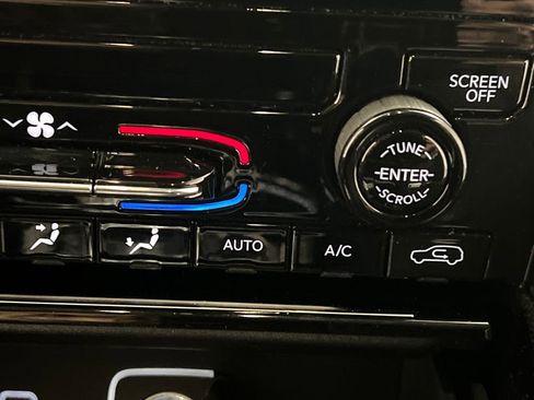 Used 2023 Jeep Grand Cherokee L Laredo image 55