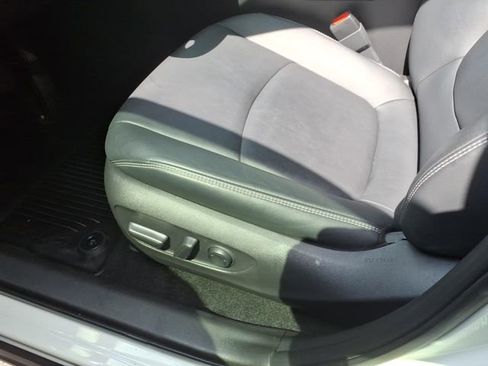 Used 2022 Toyota RAV4 XLE Premium AWD/4WD image 11