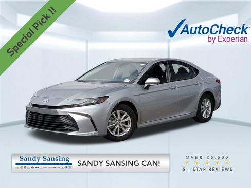 Used 2025 Toyota Camry LE image 1