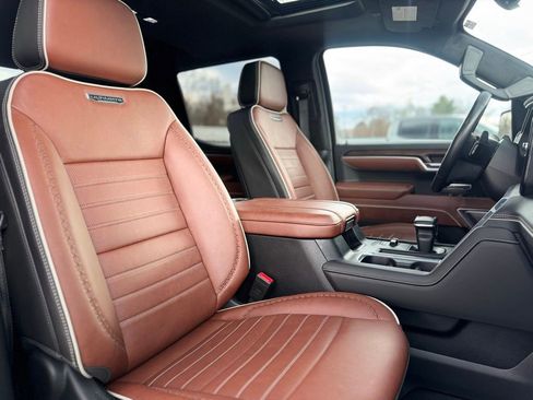 Used 2025 GMC Sierra 1500 Denali Ultimate image 11