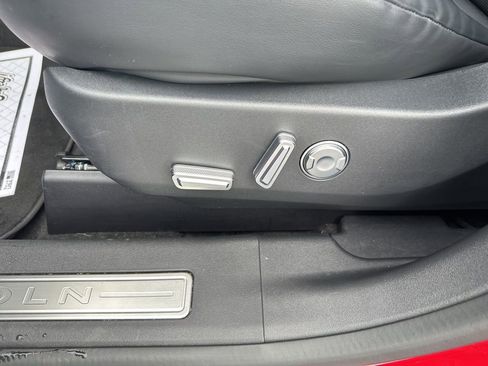 Used 2024 Lincoln Nautilus Premier w/ Jet Appearance Package image 18