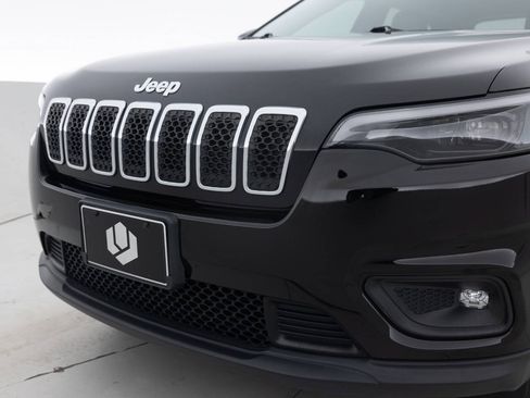 Used 2019 Jeep Cherokee Latitude Plus w/ Cold Weather Group FWD image 16