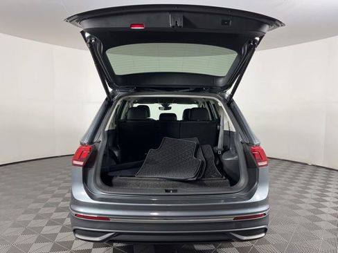 Used 2022 Volkswagen Tiguan SE image 46