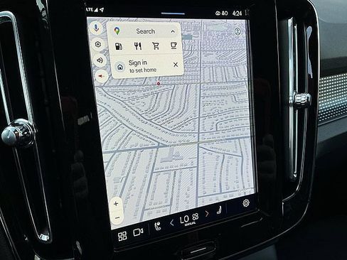 Certified 2025 Volvo XC40 B5 Plus image 25