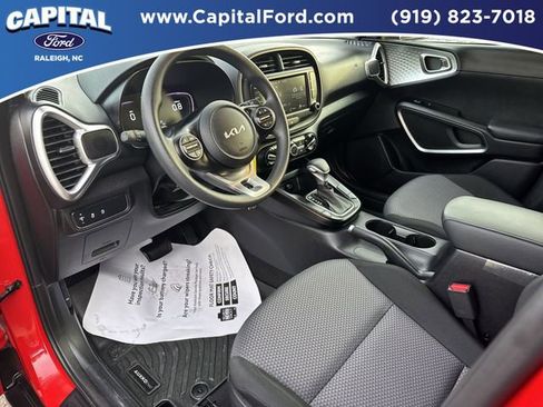 Used 2025 Kia Soul LX w/ LX Technology Package image 18