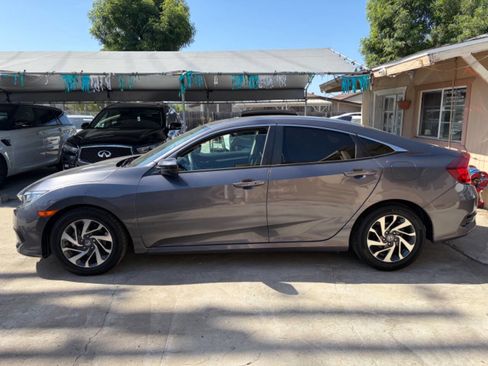 Used 2018 Honda Civic EX image 2