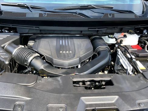 Used 2024 Chevrolet Traverse Z71 w/ Enhanced Driving Package AWD/4WD image 31