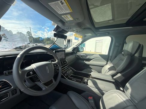 Used 2019 Lincoln Navigator Select w/ Technology Package AWD/4WD image 32