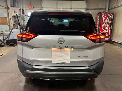 Used 2023 Nissan Rogue SL w/ SL Premium Package image 14