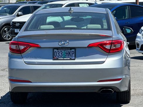 Used 2015 Hyundai Sonata SE w/ Option Group 09 FWD image 5