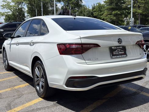 Used 2024 Volkswagen Jetta SE FWD image 9