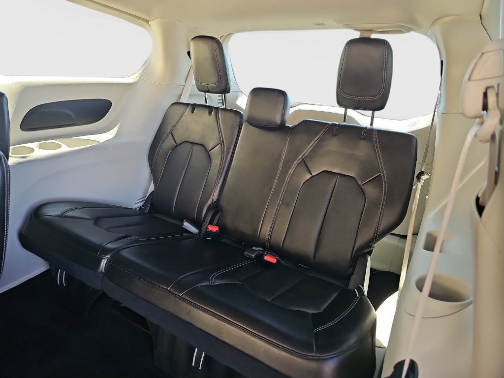 Used 2024 Chrysler Pacifica Touring-L FWD image 20