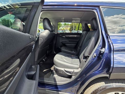 Used 2023 Toyota Highlander Platinum AWD/4WD image 30