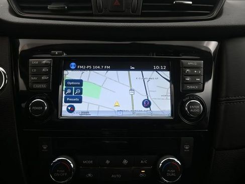 Used 2017 Nissan Rogue SL w/ SL Premium Package image 16