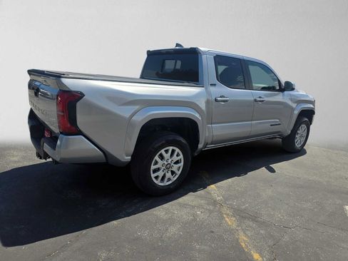 Used 2025 Toyota Tacoma SR5 AWD/4WD image 3