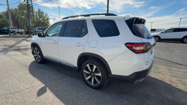 Used 2025 Honda Pilot Touring image 6