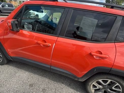 Used 2016 Jeep Renegade Latitude FWD image 45