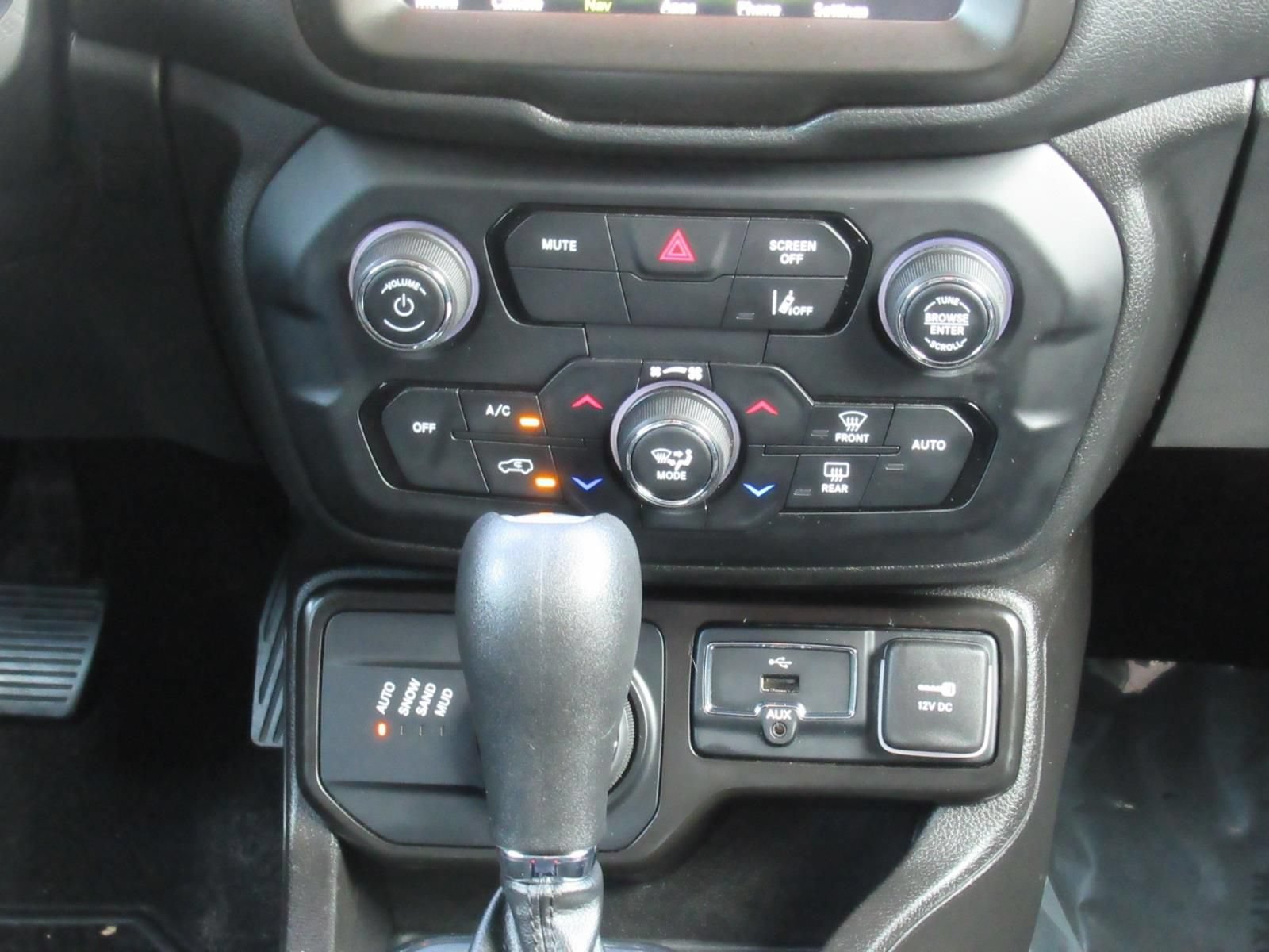 Certified 2023 Jeep Renegade Latitude AWD/4WD image 16