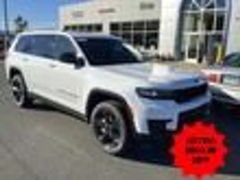 New 2025 Jeep Grand Cherokee L Altitude image 2