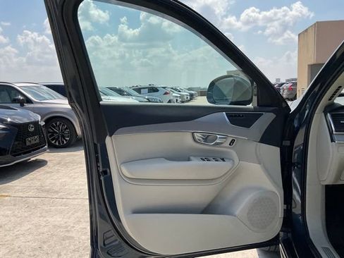 Certified 2025 Volvo XC90 B5 Core AWD/4WD image 17