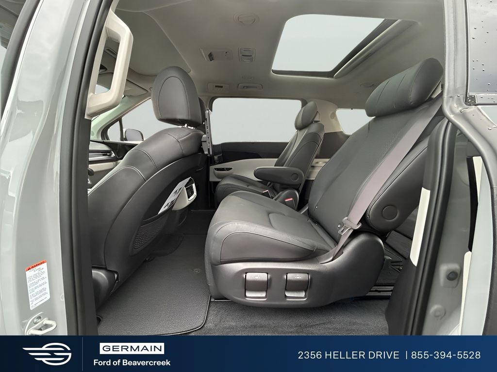 Used 2024 Kia Carnival SX Prestige FWD image 25